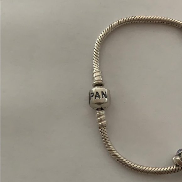 Pandora bracelet with 5 retired charms - Picture 3 of 4